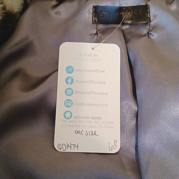 5⭐️s! Striking, SOFT, and fluffy, open-front Teddy bear style jacket - Picture 8 of 9